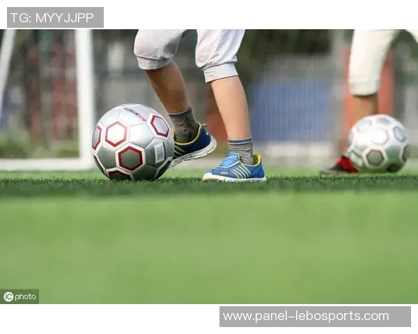 掌握足球基本技巧提升球技的必备指南与训练方法分享